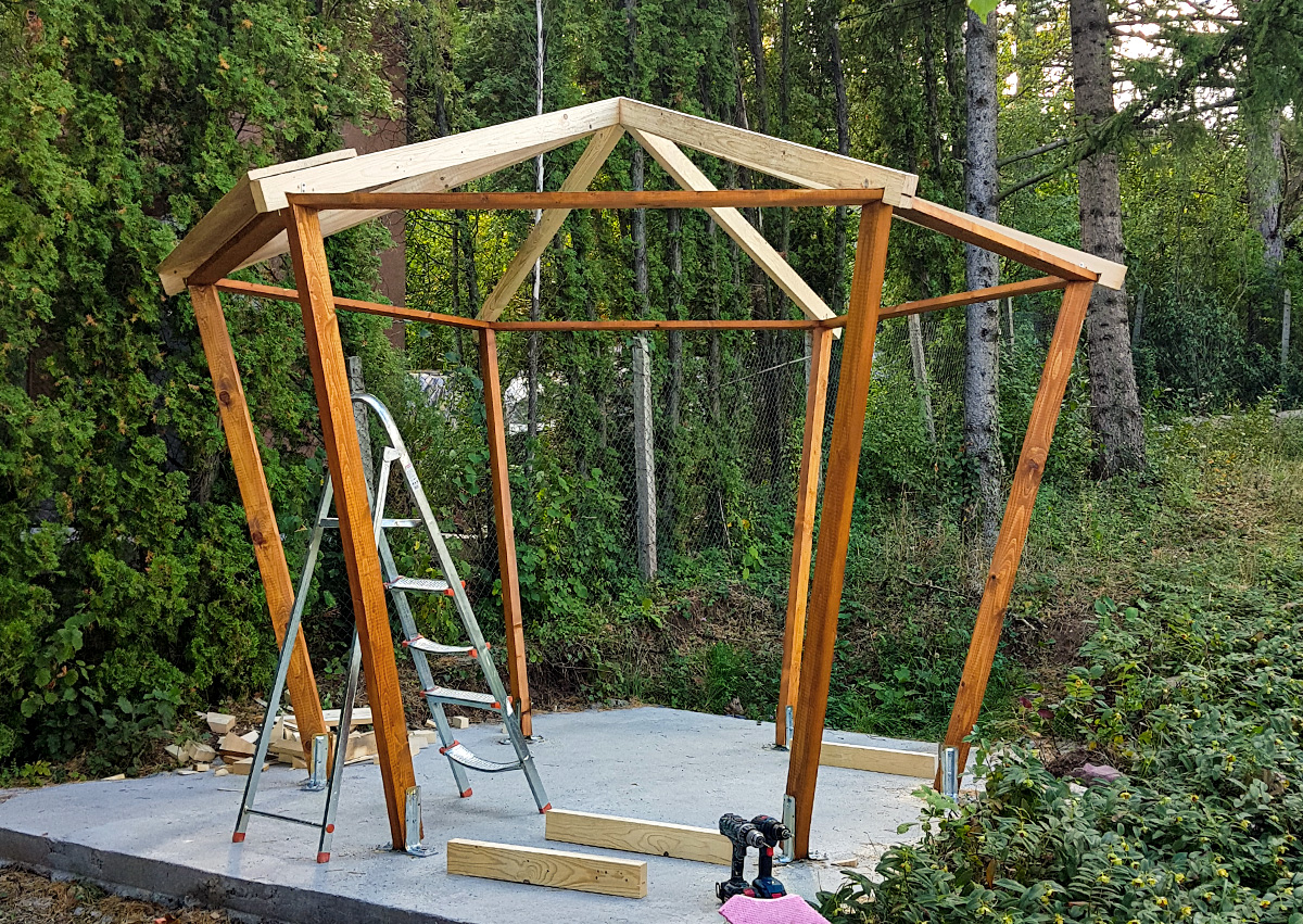 Manufacturing a garden gazebo of pine wood - Sofia