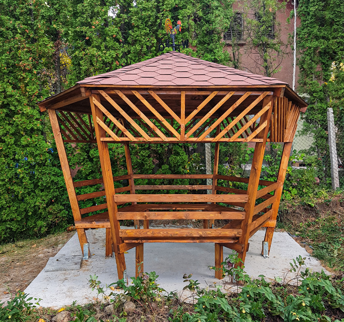 Manufacturing a garden gazebo made of pine wood - Sofia